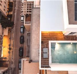 3 bedroom penthouse apartment with pool in Chania town, sleeps 6